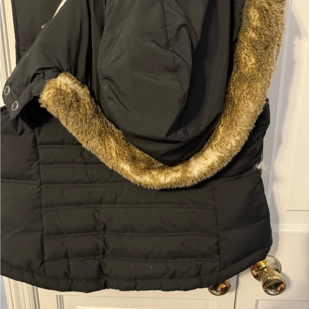 Adorable Warm‎ Trendy Zip vest with hood! Puff style. So fashionable. Medium - Picture 9 of 9